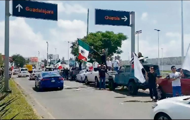 Aunque el cierre fue parcial, el tránsito disminuyó su velocidad a la par de la caravana que salió de Ciudad Judicial. ESPECIAL