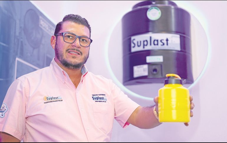 El director de Suplast afirmó que la calidad de sus productos y los precios accesibles le han permitido a su negocio competir en un mercado particularmente difícil por la presencia de grandes marcas. EL INFORMADOR/ H. Figueroa