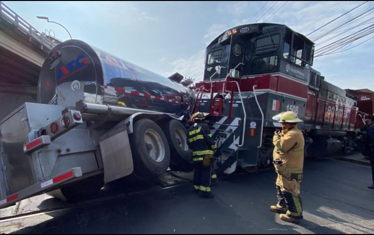 El accidente vehicular sólo ha ocasionado tráfico pesado sobre Lázaro Cárdenas. ESPECIAL/ Protección Civil