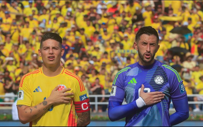 James Rodríguez y Camilo Vargas. El delantero anotó un gol y dio una asistencia, aunque también propició el gol argentino. EFE/R. Maldonado