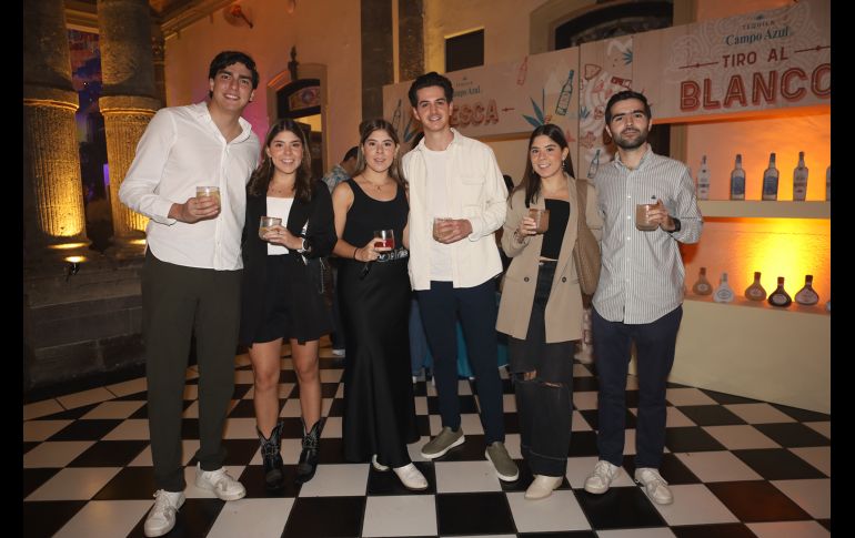 Ricardo Bayardo, Ivanna Carrillo, Lorenza Carrillo, Miguel Ochoa, Daniela Carrillo y Diego Sarda. GENTE BIEN JALISCO/ Tony Martínez