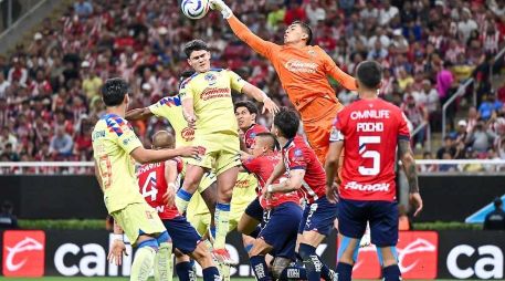 Es el momento de disfrutar del partido más esperado por los aficionados a los dos equipos más grandes de México. ESPECIAL