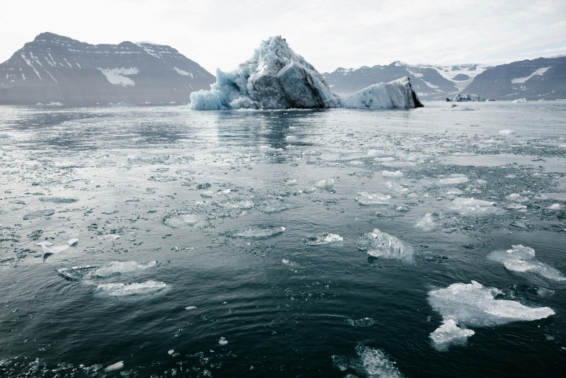 Si Groenlandia se derritiera por completo, el nivel del mar aumentaría siete metros en todo el mundo. Pexels