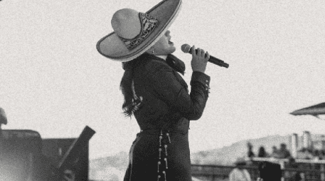 Camila Fernández equivocó una palabra al momento de interpretar el Himno Nacional, ¿será multada? ESPECIAL / Instagram @camifdzoficial