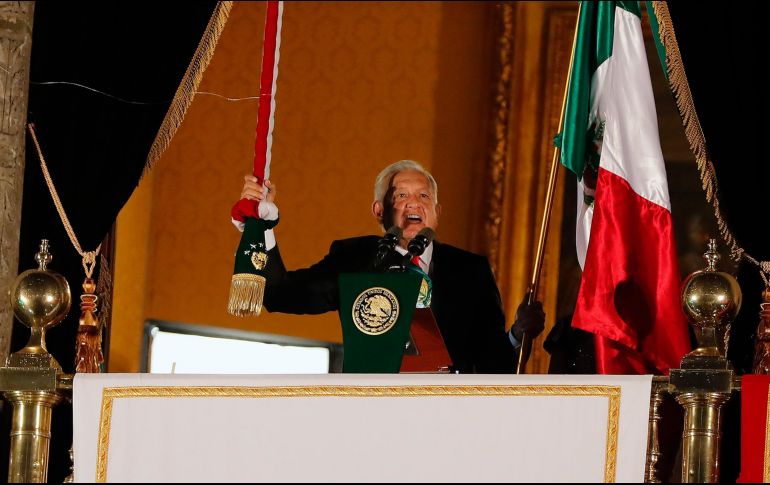 Como dicta la tradición, Andrés Manuel López Obrador, fue el encargado de dar el Grito de Independencia en conmemoración del 214 aniversario del inicio de la Independencia de México. EFE