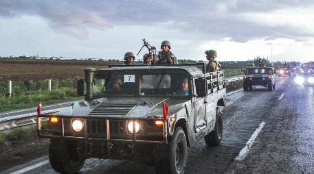 Las carreteras son puntos de ataques de grupos armados. Por ello la Secretaría de la Defensa Nacional inició operativos en estas vías federales. AFP