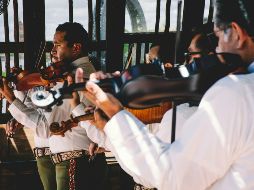 El mariachi ha trascendido el tiempo desde que comenzara a popularizarse en el siglo XIX. ESPECIAL / Foto de Samuel Ramos en Unsplash