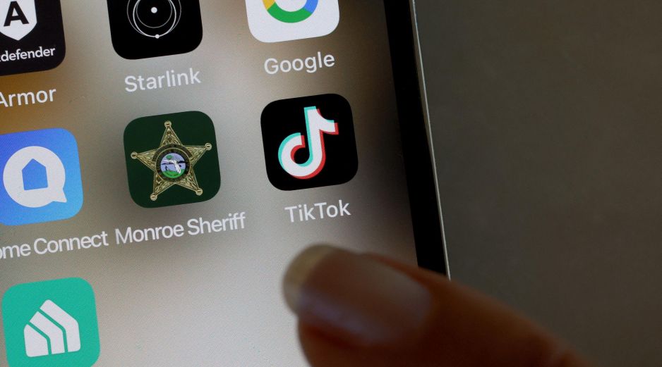 Si se prohíbe TikTok, las principales tiendas de aplicaciones, como App Store de Apple y Google Play, se verán obligadas a retirar la plataforma de sus catálogos. AFP / ARCHIVO