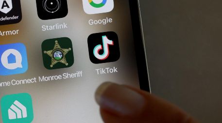 Si se prohíbe TikTok, las principales tiendas de aplicaciones, como App Store de Apple y Google Play, se verán obligadas a retirar la plataforma de sus catálogos. AFP / ARCHIVO