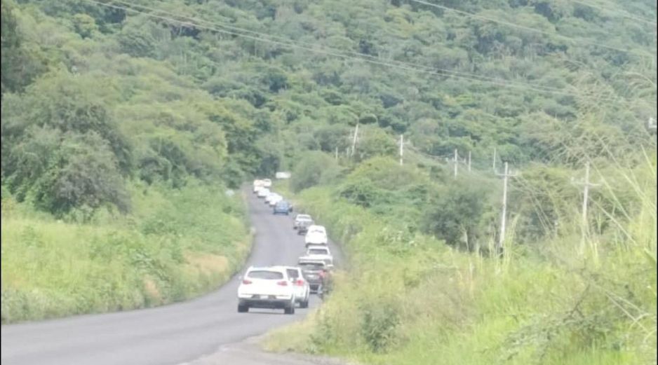 Usuarios reportaron en redes sociales que el tránsito vehicular está totalmente parado en la autopista. ESPECIAL.