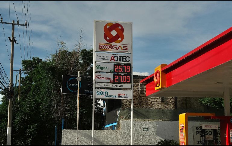 El precio final de la gasolina y el diésel, especialmente en Jalisco, dijo es un factor que afecta la economía de las personas. EL INFORMADOR / J. URRUTIA