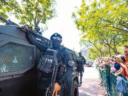 Entre aplausos y porras, los cuerpos de seguridad del Estado fueron los protagonistas del desfile conmemorativo. EL INFORMADOR/ A. Navarro