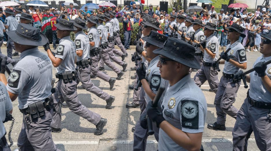 Efectivos de la Guardia Nacional permanecerían bajo las órdenes de la Sedena. AP