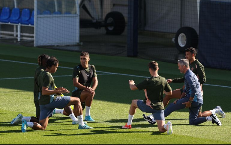 Rodri (centro) en el entrenamiento del Manchester City. Las perspectivas para las temporadas 2024-25 y 2025-26 son de una mayor congestión de partidos.  EFE/A. Vaughan