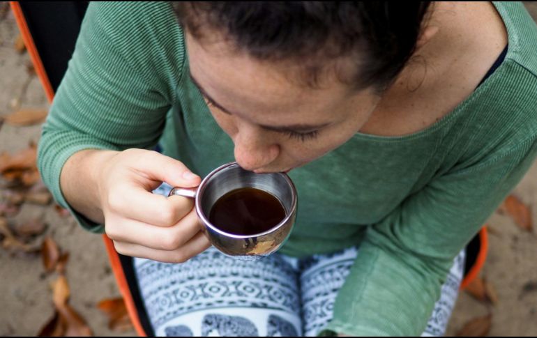 La ciencia determinó a qué edad debemos dejar de tomar café y explicó las razones. UNSPLASH / P. SECAN