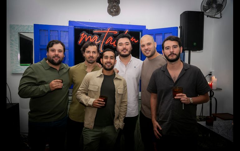 Christian Orozco, Galo Borrego, Alejandro Valenzuela, Sebastián Cisneros, Jorge García y Luisfer Sandoval en la inauguración de MATADOR. GENTE BIEN JALISCO/ Jorge Soltero