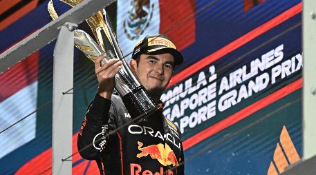 Checo Pérez ha expresado su entusiasmo por volver a competir en Singapur. AFP / ARCHIVO