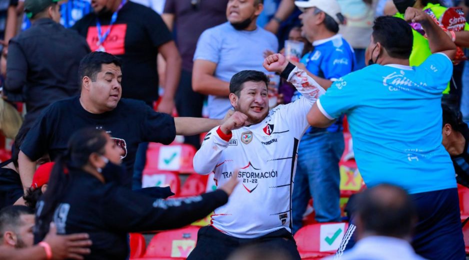 En el Estadio La Corregidora, durante el partido entre Querétaro y Atlas, se desató una trifulca monumental entre las porras de ambos equipos. IMAGO7.