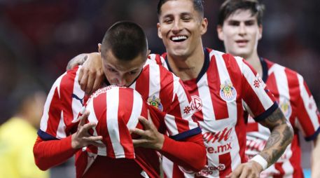 A Chivas le costó hacerse del gol, pero logró quedarse con los tres puntos ante los 31,075 aficionados. IMAGO7.