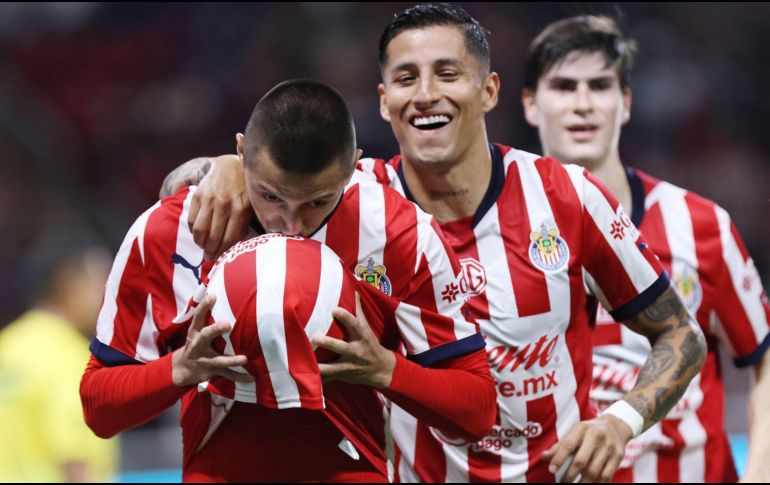 A Chivas le costó hacerse del gol, pero logró quedarse con los tres puntos ante los 31,075 aficionados. IMAGO7.