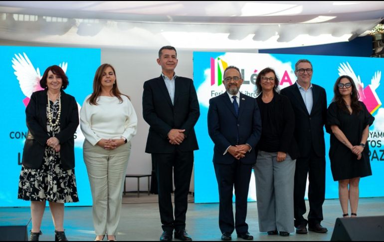 La feria, que cuenta con 40 stands y más de 150 fondos editoriales, ofrecerá una amplia selección de libros en español, destacando la diversidad y riqueza de la literatura hispana. CORTESÍA/Prensa UdeG.