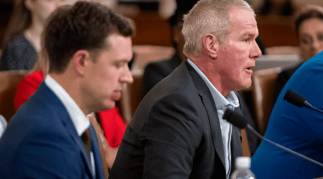 Brett Favre dijo a la comisión que perdió su inversión en una compañía que 