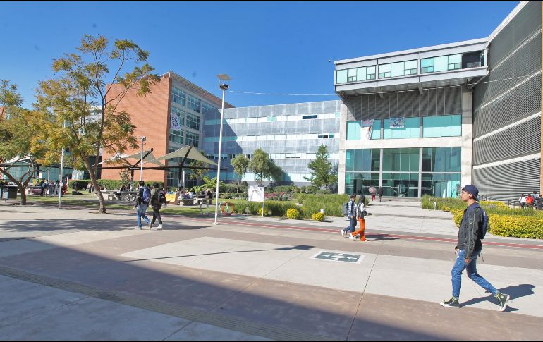 La coordinadora hizo la invitación a visitar los diferentes campus universitarios. EL INFORMADOR / ARCHIVO