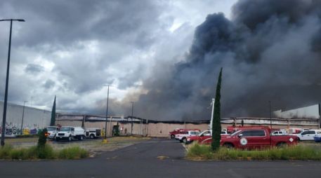 En total trabajan 130 elementos de Protección Civil y Bomberos de Guadalajara, Zapopan, Tonalá y Tlaquepaque. Además, personal de Servicios Médicos de Zapopan, de SAMU Jalisco y de la Secretaría de la Defensa Nacional también trabajan en el lugar. EL INFORMADOR / O. González