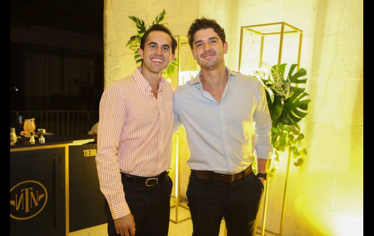 Luis Parra y Daniel Morales en el showroom de Sao Paulo Urbano. GENTE BIEN JALISCO/ Antonio Martínez