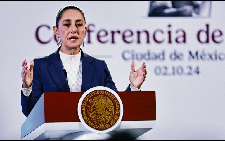 La llamada “mañanera” continuará en la administración de Sheinbaum. Ayer fue su primer encuentro ante medios como Mandataria. EFE