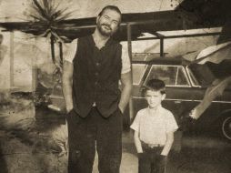 La tapa del disco, que ha generado gran expectativa entre sus seguidores, es una imagen original que muestra una fotografía de la infancia del propio Arjona. ESPECIAL