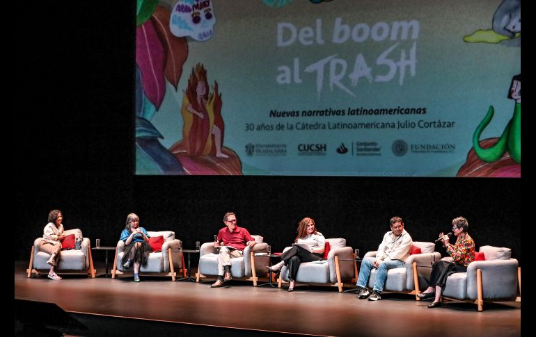 La Universidad de Guadalajara llevó a cabo la mesa de diálogo “Del boom al trash: nuevas narrativas latinoamericanas”, que tuvo la participación de escritoras y escritores de distintos países latinos. EL INFORMADOR / A. Navarro