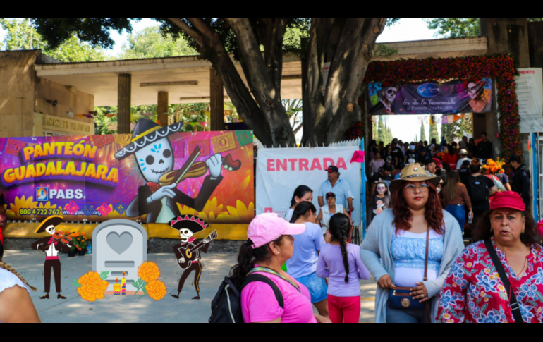 Entrada al Panteón en el Día de Muertos. EL INFORMADOR / ARCHIVO