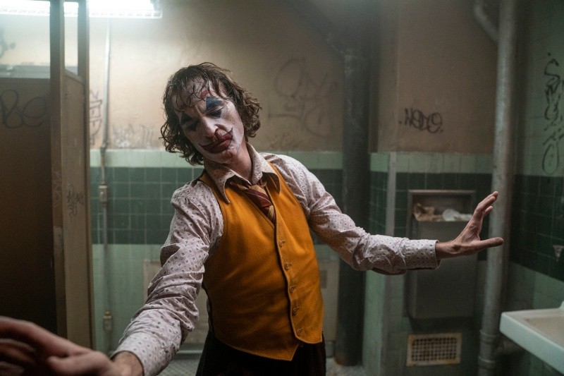 Este relato no solo resalta la historia del Joker en el cine, sino que también pone de manifiesto las decisiones creativas y las trayectorias profesionales que moldean la industria. WARNER BROS. PICTURES / AP / ARCHIVO