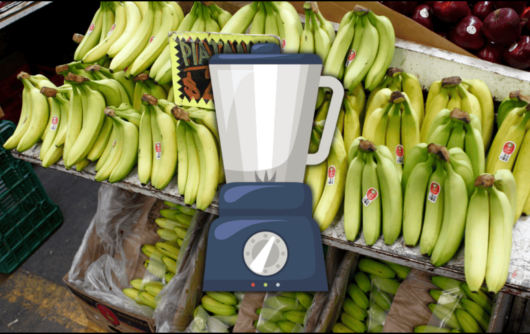 Para disfrutar de este batido, basta con licuar un plátano maduro, una cucharada de cacao en polvo, un puñado de almendras y un vaso de leche de almendras o agua. EL INFORMADOR / ARCHIVO