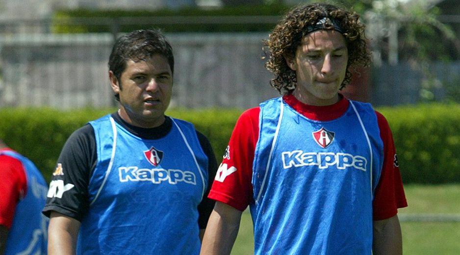 Daniel Guzmán y Andrés Guardado, durante un entrenamiento del Atlas en el primer semestre de 2006. EL INFORMADOR/Archivo
