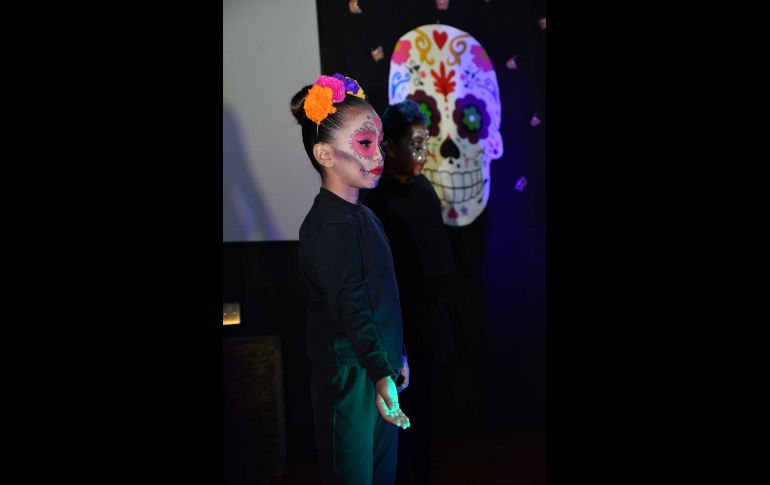 Oakland School celebra el festival de Día de Muertos