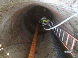 Los elementos municipales, además, llevaron a cabo trabajos de limpieza y prevención en la noria para evitar cualquier riesgo de propagación de los gases tóxicos en las casas vecinas. CORTESÍA/Unidad Estatal de Protección Civil y Bomberos Jalisco.