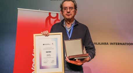 El arquitecto y catedrático español Iñaki Ábalos recibe el homenaje ArpaFIL 2024 durante la FIL Guadalajara. EL INFORMADOR/A. Navarro