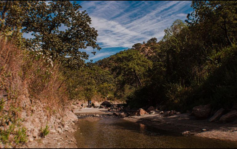 La familia recorría las inmediaciones del cuerpo de aguas termales cuando cayeron al río. CORTESÍA