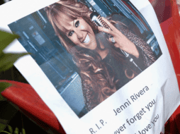 El 9 de diciembre del 2012, Jenni Rivera abordó una avioneta, lamentablemente, el avión sufrió un accidente, y ni ella ni su equipo de trabajo sobrevivieron. AFP/ K. Djansezian