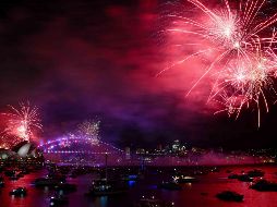 Fuegos artificiales sobre Sídney, Australia, en la víspera del Año Nuevo. EFE/B. De Marchi