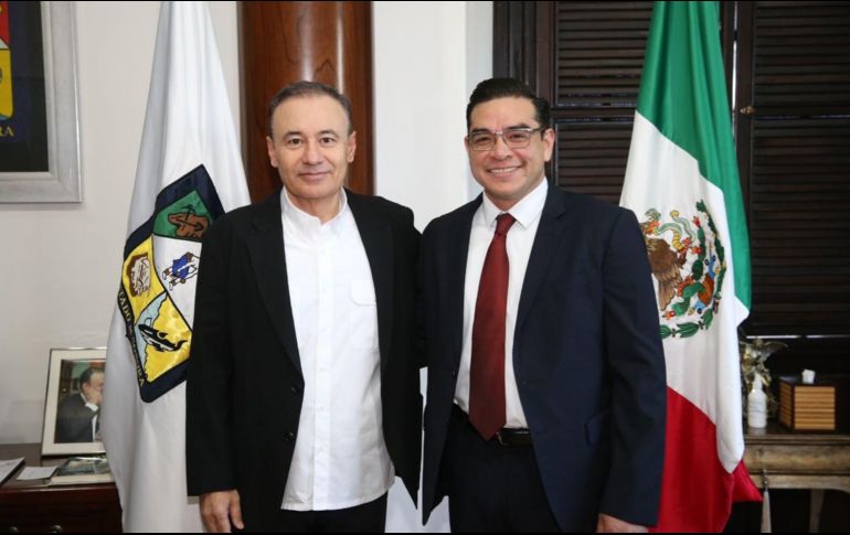 El gobernador de Sonora quien publicó en sus redes sociales una fotografía del acto protocolario. X/AlfonsoDurazo