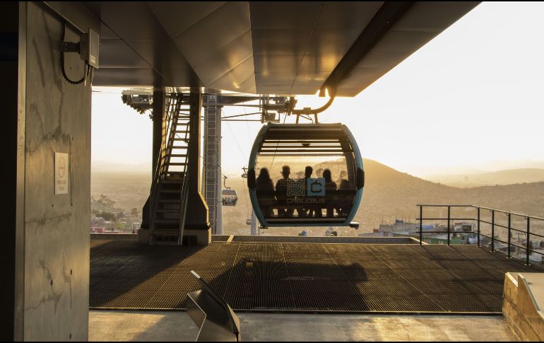 El Cablebús, que cuenta con tres líneas y cubre 25 kilómetros, transporta a casi 142 mil personas diariamente. X / @ITDPmx