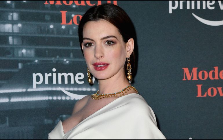 La embajadora de Bulgari modela joyas de la colección Serpenti que, como su nombre sugiere, se inspira y expresa la forma de la serpiente. AFP/ARCHIVO.