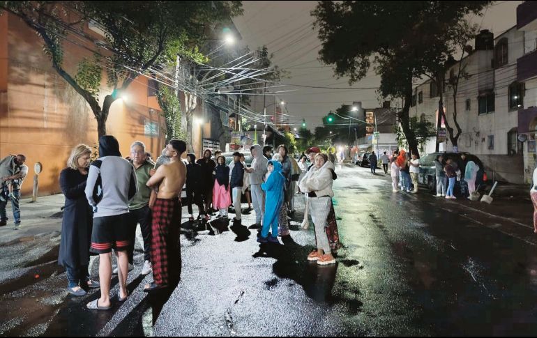 A las 02:35 de la madrugada de ayer, se activó la alerta en la Ciudad de México por un sismo de 6.1 grados de magnitud en Michoacán. EL UNIVERSAL