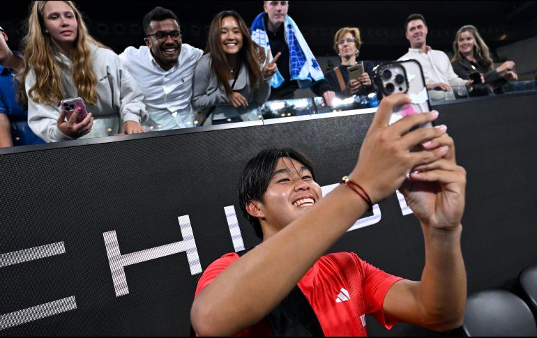 Learner Tien llevó al límite el juego con Daniil Medvedev, al que derrotó en cinco sets. EFE/L. Coch