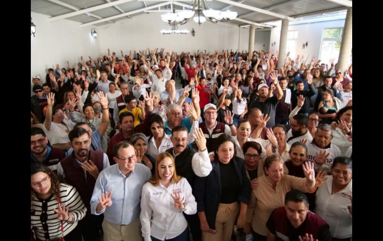 Durante su discurso, Erika Pérez aseguró que se va por el camino correcto y que Morena se abrirá a todas las personas que buscan un cambio en Jalisco. CORTESÍA.