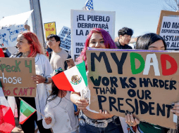 Una de las razones de este día sin latinos es para concientizar de los derechos de personas migrantes, así como el impacto que tienen en el comercio, economía, agricultura y sociedad. EFE / ARCHIVO