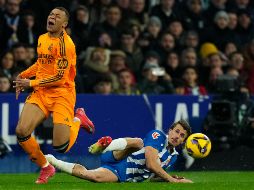 El Real Madrid se queja por el gol anulado a Vinícius y por una dura entrada del jugador del Espanyol Carlos Romero a Mbappé, que no fue castigada con tarjeta roja. EFE / S. Wu